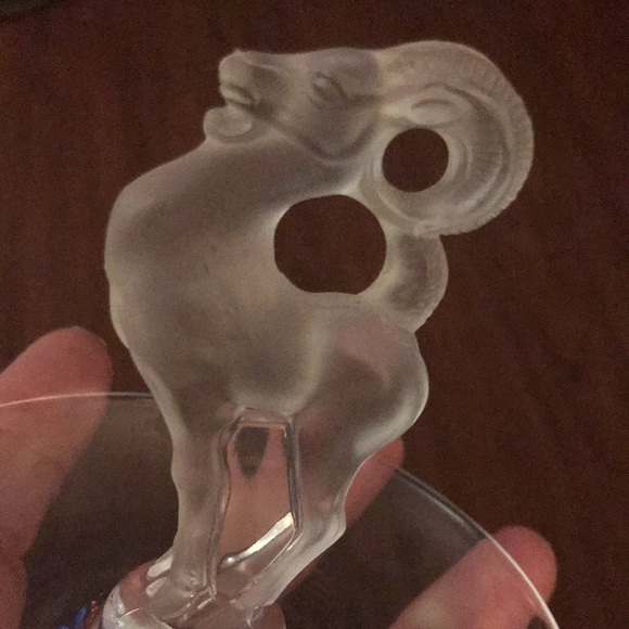 𝑳𝑨𝑳𝑰𝑸𝑼𝑬 𝑭𝑹𝑶𝑺𝑻𝑬𝑫 𝑨𝑵𝑻𝑬𝑳𝑶𝑷𝑬 𝑹𝑰𝑵𝑮 𝑯𝑶𝑳𝑫𝑬𝑹 - Picture 3 of 7